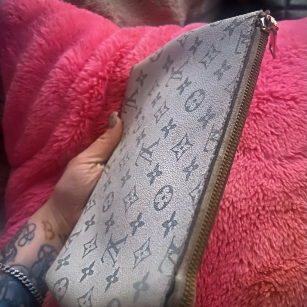 Louis Vuitton White Monogram Pouch - Picture 1 of 5